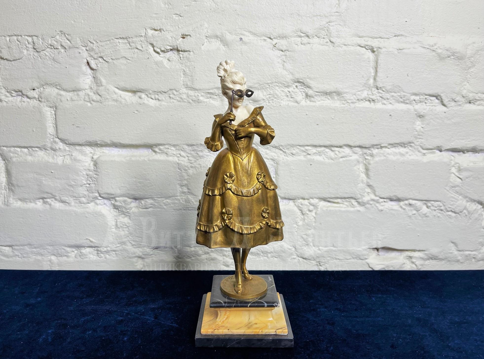 Дама с лорнетом бронзовая с костью хризоэлефантинная скульптура 